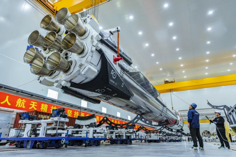 ▲제작된 로켓을 이송하고 있다(사진: 란젠항톈)