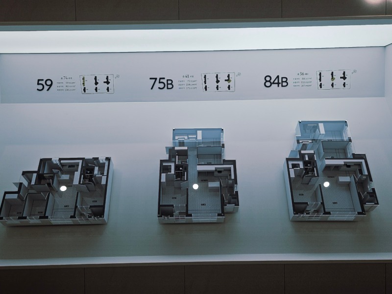 '용인 고림 동문 디 이스트' 견본주택에서 볼 수 있는 75A㎡, 84A㎡타입 이외에 확인해볼 수 있게 준비된 유니트 평면도./한국금융신문 조범형 기자