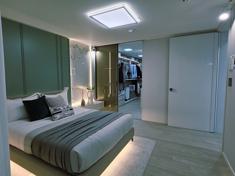 '용인 고림 동문 디 이스트' 75A㎡타입 안방 전경./한국금융신문 조범형 기자