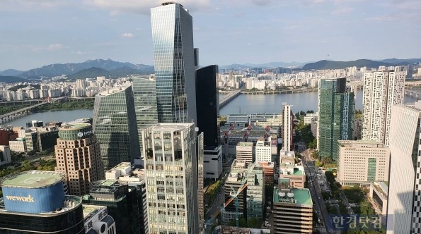 금융감독원은 최근 주요 증권사를 대상으로 PF 대출 현황에 대한 현장 및 서면 점검을 병행하며 업권 전반의 리스크를 점검하고 있다. 여의도 증권가 정경. 사진=한국금융신문DB