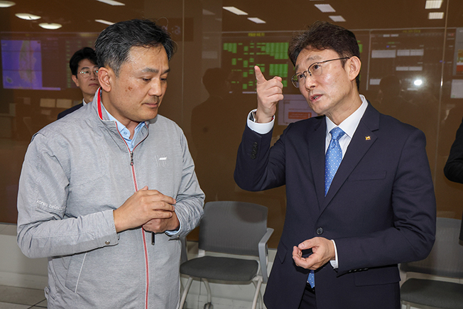 박윤영 KT 대표 “말과 형식보다 실행”