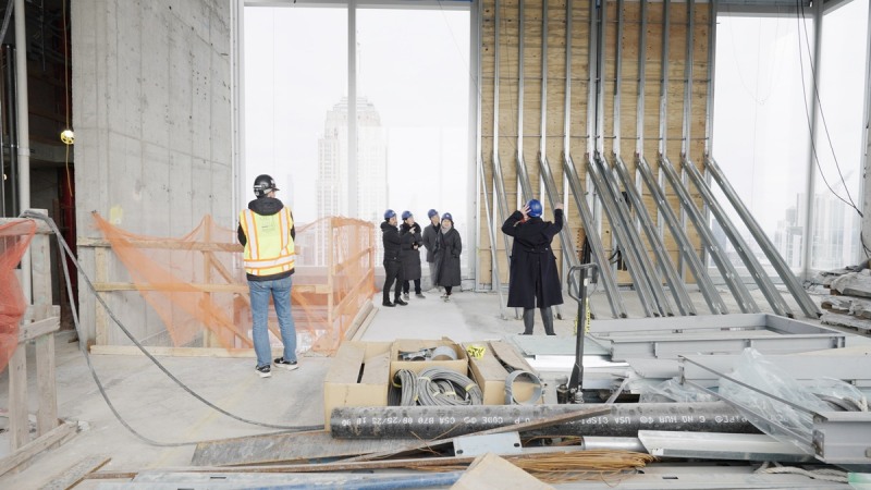 뉴욕 맨해튼 초고층 럭셔리 콘도 프로젝트 '파이브 포인츠262' 공사현장을 실사하는 모습. 자료제공=국민이주