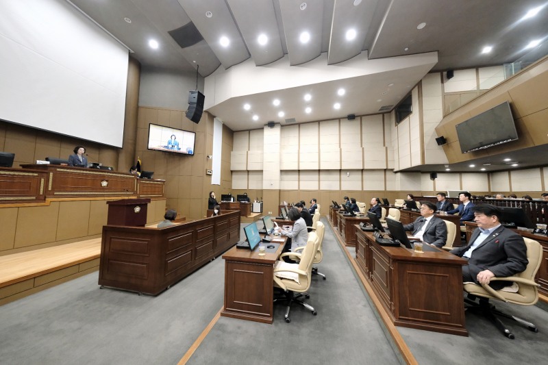 권영숙 마포구의회 부의장이 본회의를 주재하는 모습./사진제공=마포구의회