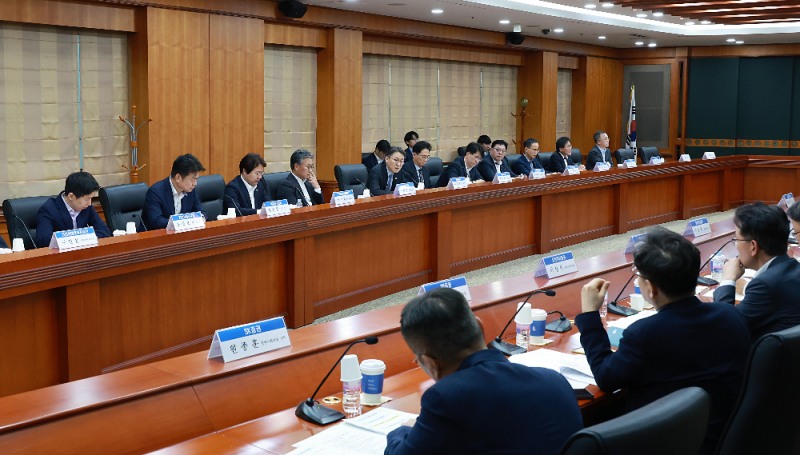 금융위원회는 권대영 부위원장 주재로 7일 서울 여의도 금융투자협회에서 '금투업권 모험자본 역량강화 협의체를 개최했다. / 사진제공= 금융위원회(2026.05.07)