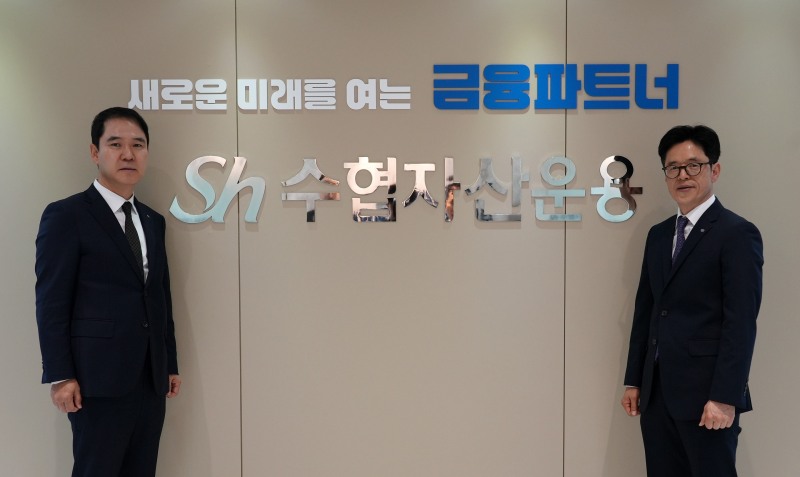 신학기 수협은행장(왼쪽), 김윤호 Sh수협자산운용 대표(오른쪽) / 사진제공=Sh수협은행
