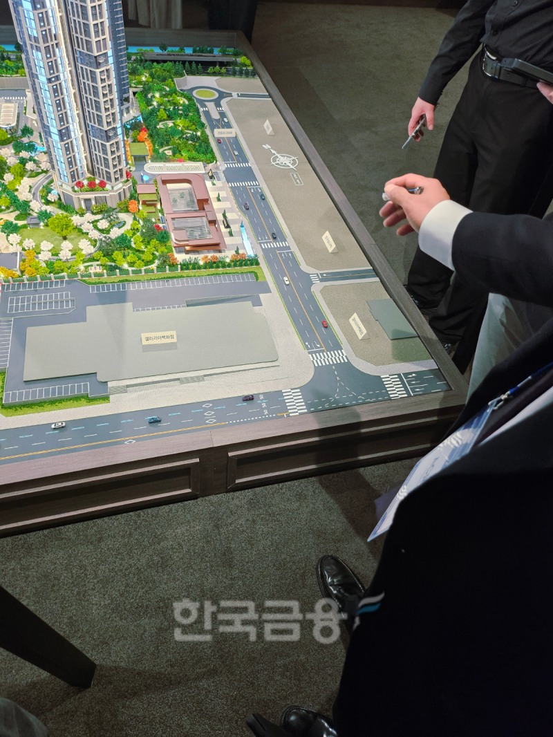 DL이앤씨 관계자는 압구정5구역과 연결될 갤러리아백화점에 대해 '한화갤러리아와 협의가 필요한 사안'이라고 강조했다./사진=조범형 기자