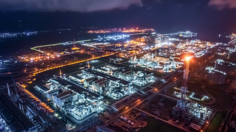 대우건설이 국내 건설사 최초로 원청사 지위로 EPC 수행 중인 나이지리아 LNG T7 야경./사진제공=대우건설