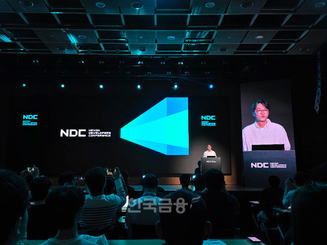 이정헌 넥슨 일본법인(본사) 대표가 16일 개막한 NDC 2026에서 환영사를 전하고 있다. / 사진=김재훈 기자