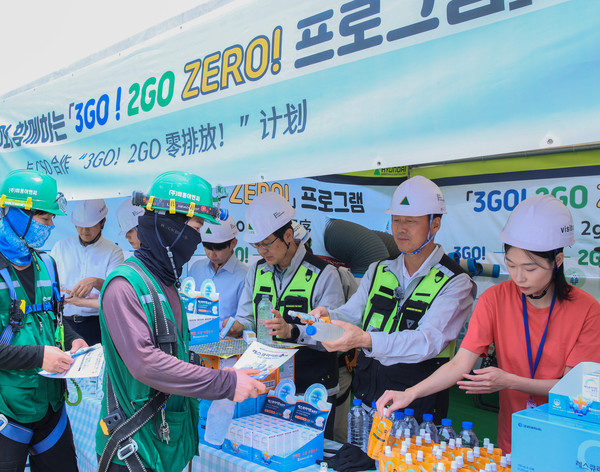 현대건설은 온열질환 예방 캠페인을 진행해 근로자들의 온열질환 예방에 힘쓰고 있다./사진제공=현대건설