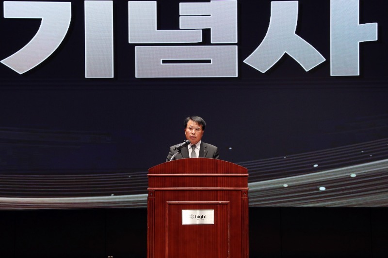 남한규 대표이사 직무대행이 창립28주년 기념 행사에서 기념사를 하는 모습./사진제공=강원랜드