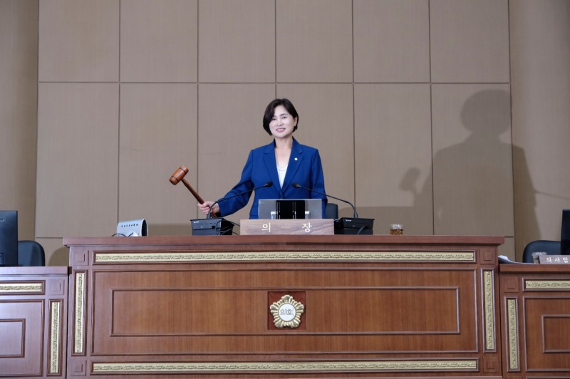 최은하 마포구의회 의장이 본회의를 주재하는 모습./사진제공=마포구의회