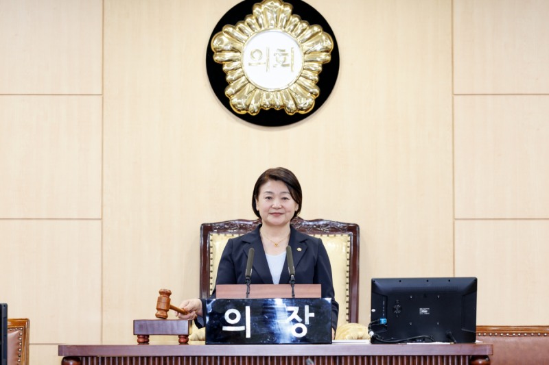지난 7일 제10대 영등포구의회 전반기를 이끌어갈 신임 의장에 선출된 김길자 의원이 회의를 진행하고 있다. /사진제공=영등포구의회
