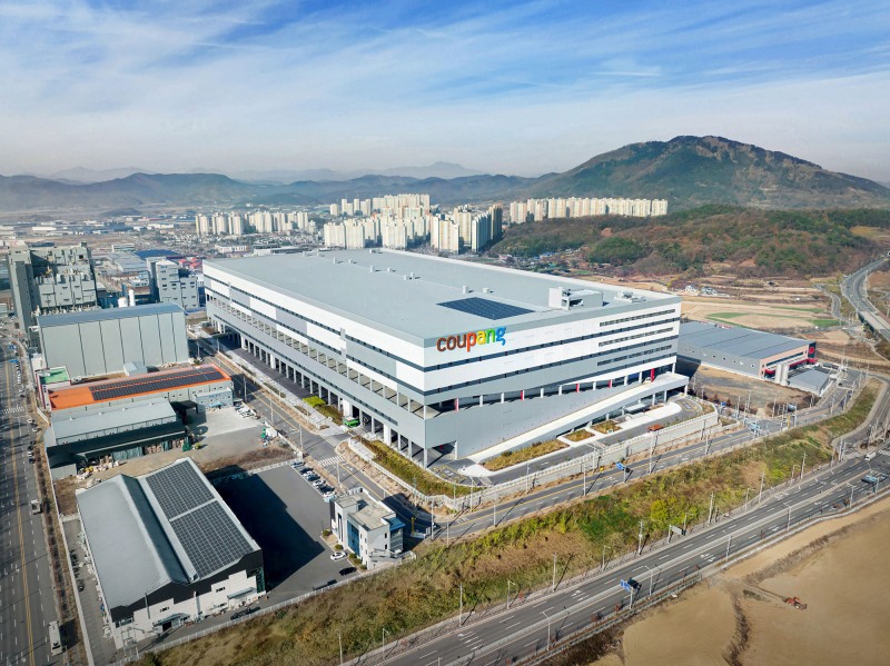 인천 쿠팡 물류센터에서 지난 18일 화재가 발생했다. 위 사진은 해당 물류센터와 관계없음. /사진제공=쿠팡