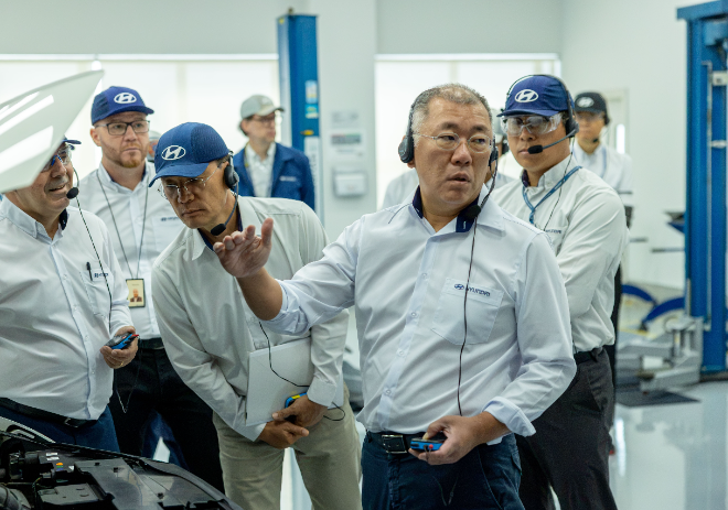 정의선 현대차그룹 회장이 지난 27일(현지시각) 브라질 상파울루 생산 공장을 방문했다. / 사진=현대차그룹