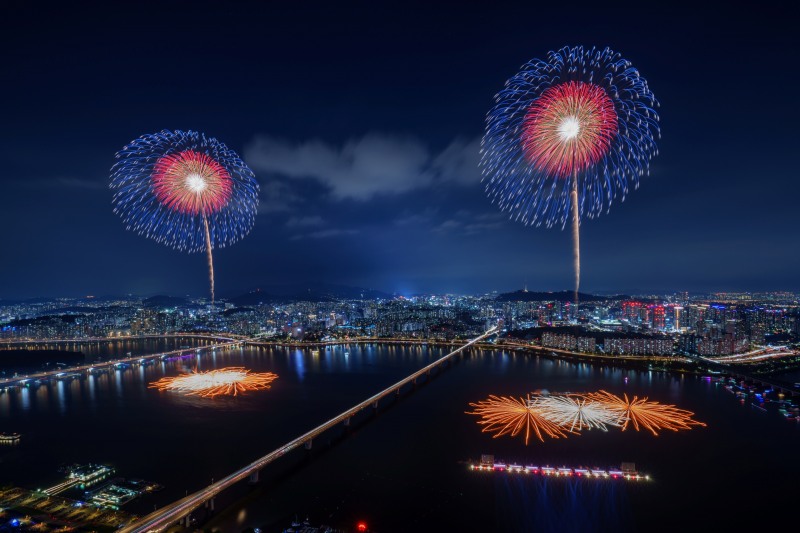 ㈜한화가 '한화와 함께하는 서울세계불꽃축제 2025'에서 선보인 불꽃. /사진=㈜한화
