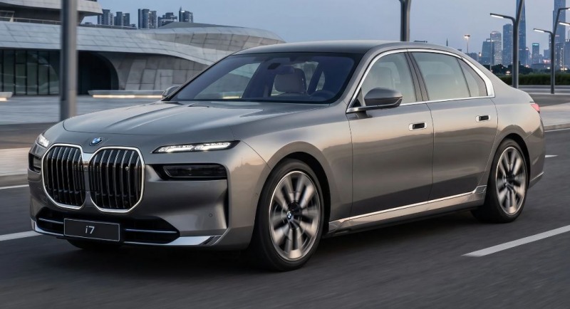 한국타이어 전기차 전용 브랜드 '아이온' 제품이 탑재된 BMW 신형 i7. / 사진=한국타이어
