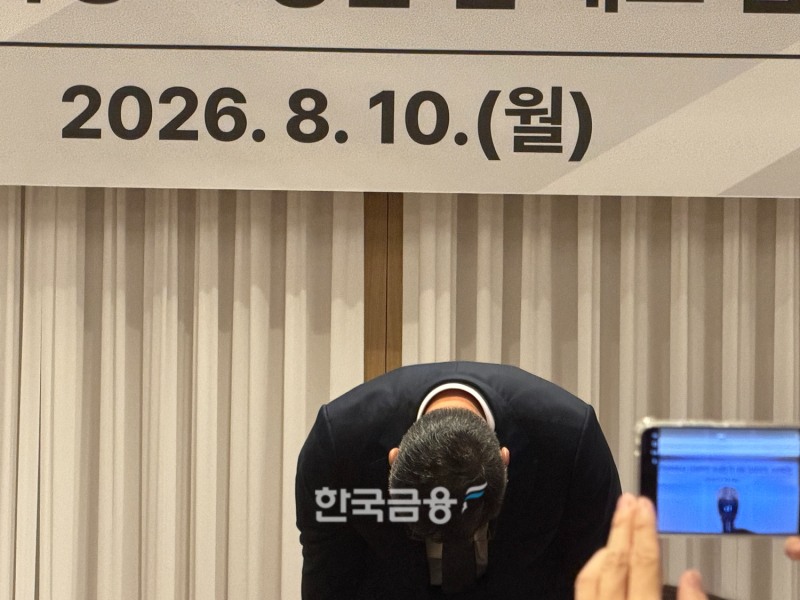 고개 숙인 조성환 전 조이웍스 대표. /사진=박슬기 기자