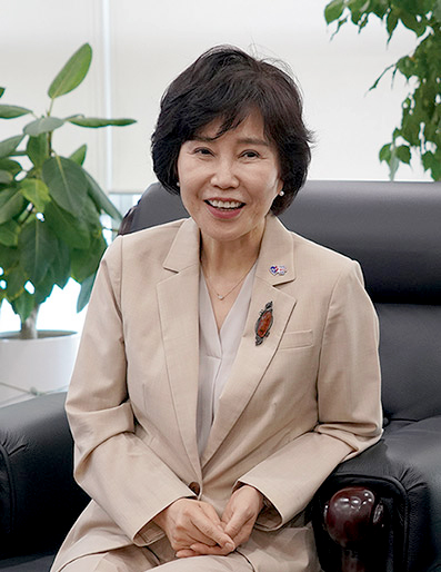 △ 1965년 한국외대 대학원 법학 석사 / 독일 만하임대 대학원 법학박사 / 대통령직속 정책기획위원회 경제분과 위원 / 금융감독원 금융소비자보호처장·부원장 / 국정기획위원회 경제1분과 기획위원 / 서민금융진흥원장 겸 신용회복위원회 위원장(現)