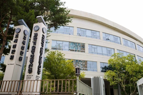과학기술정보통신부는 18일 정부서울청사에서 브리핑을 열고 독자 인공지능(AI) 파운데이션 모델(독파모) 프로젝트 2차 단계 평가 결과를 발표했다./ 사진=과기정통부