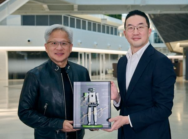 젠슨 황 엔비디아 CEO(왼쪽)와 구광모 LG 회장