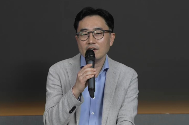 김도영 카카오X 대표 내정자가 21일 진행된 온라인 기자간담회에서 카카오 인적분할에 대해 설명하고 있다.