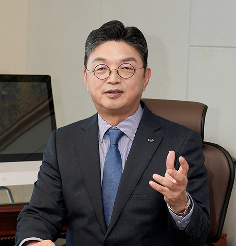 △ 이윤수 한국예탁결제원 사장 = 1969년 출생 / 인천 광성고, 서울대 국제경제학과, 미국 플로리다대 석사(MBA) / 행정고시 39회 / 대통령실 경제수석실 행정관/ 금융위원회 자본시장조사단장, 은행과장, 보험과장, 중소금융과장, 금융시장분석과장 / 금융위 자본시장국장 / 금융정보분석원(FIU) 원장 / 금융위 증권선물위원회 상임위원 / 2026년 4월~현재, 제24대 한국예탁결제원 사장 // 사진제공= 한국예탁결제원