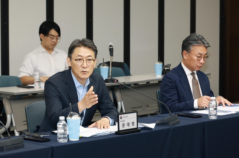 권대영 금융위원회 부위원장은 4일 오전 서울 여의도 예탁결제원 서울사무소에서 개최한 '민·관 합동 토큰증권 협의체' 3차회의에서 논의 결과를 종합해 '토큰증권 정책방향'을 공개했다. / 사진제공= 금융위원회(2026.09.04)