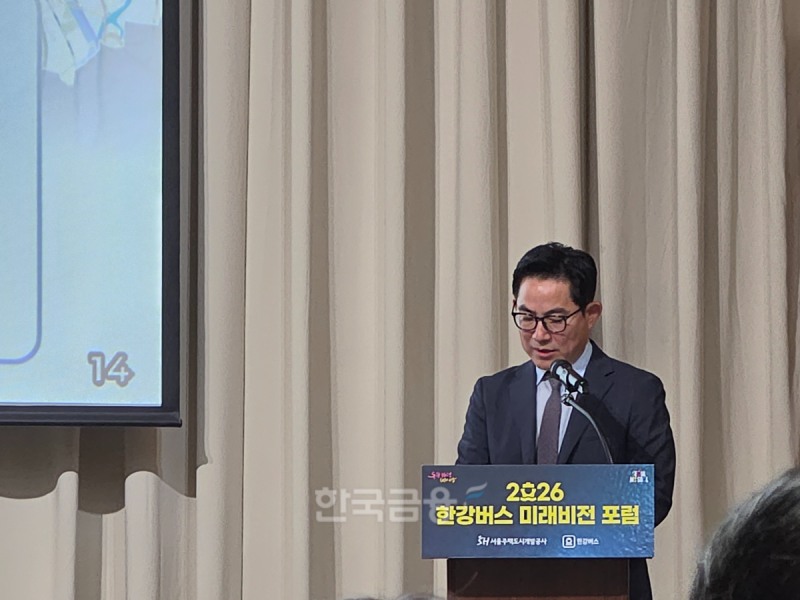 박진영 서울시 미래한강본부장이 한강버스를 교통과 경험이 결합된 특화 교통으로 규정하며 향후 운영 방향을 설명하고 있다. /사진=조범형 기자