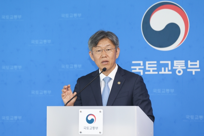 김이탁 국토교통부 제1차관이 21일 정부 세종청사에서 '주거안정플랜'을 발표하고 있다. /사진제공=국토교통부