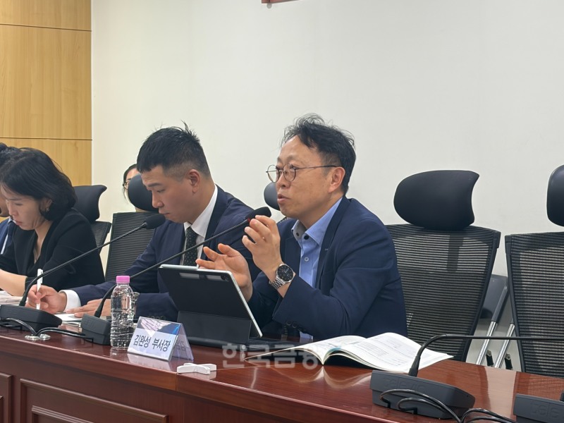 김완성 코스콤 디지털자산사업부 부서장이 28일 '블록체인 위 금융의 미래-글로벌 온체인 금융 전환과 한국의 선택' 세미나에서 발표를 진행하고 있다. / 사진= 한국금융신문(2026.09.28)