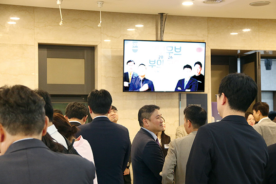 ▲ 지난 29일 서울 명동 은행연합회 2층에서 열린 ‘2026 한국금융투자포럼’에 금융·투자 전문가들의 강연을 듣기 위한 참석자들이 행사장을 가득 메우고 있다.