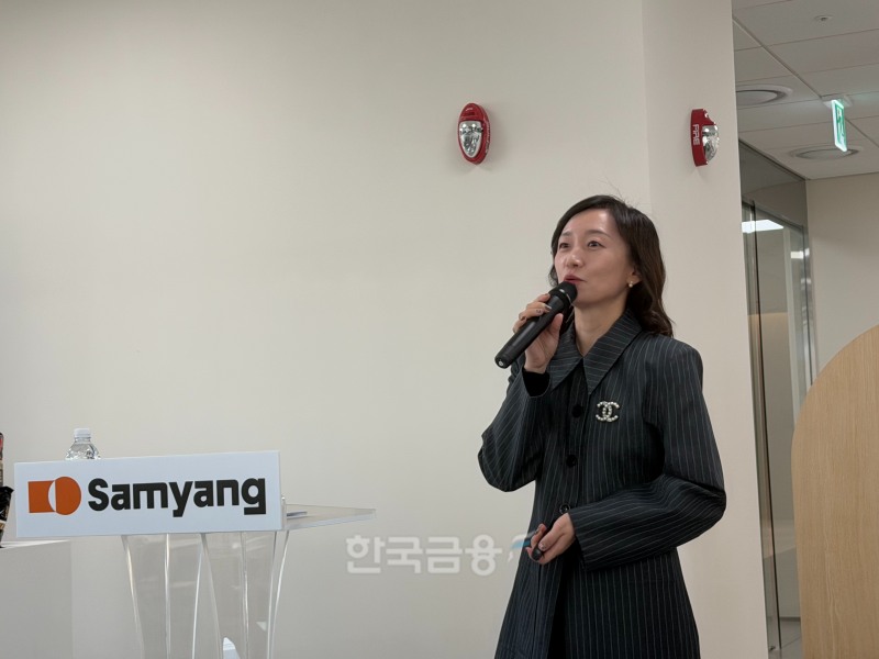 최혜연 삼양식품 상품본부장이 7일 서울 명동 본사에서 열린 시식회에서 짜르르 탄생 배경에 대해 설명하고 있다. /사진=양현우 기자