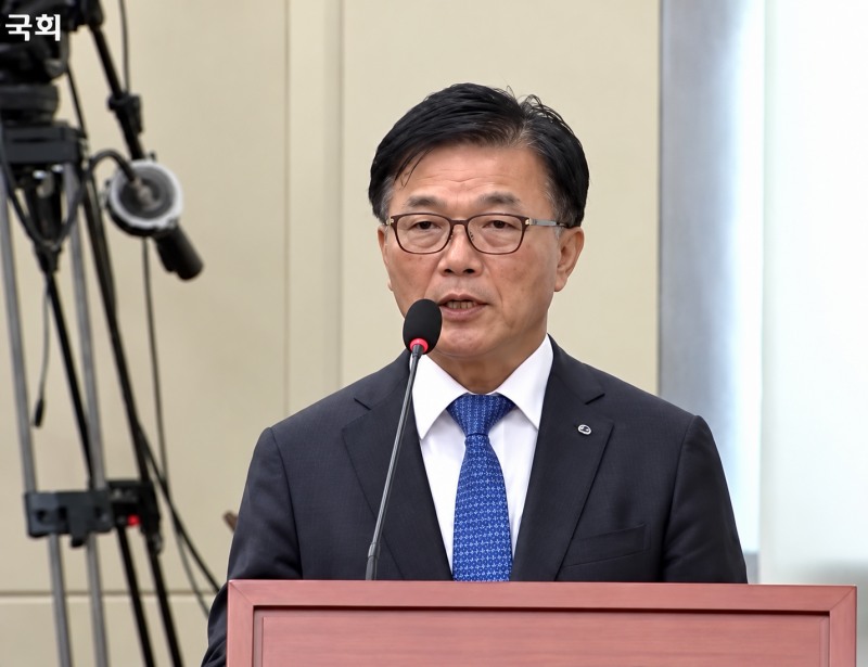 지난 8일 열린 국회 정무위원회 국정감사에서 업무보고 중인 박상진 한국산업은행 회장 / 사진 = 국회인터넷의사중계 캡쳐