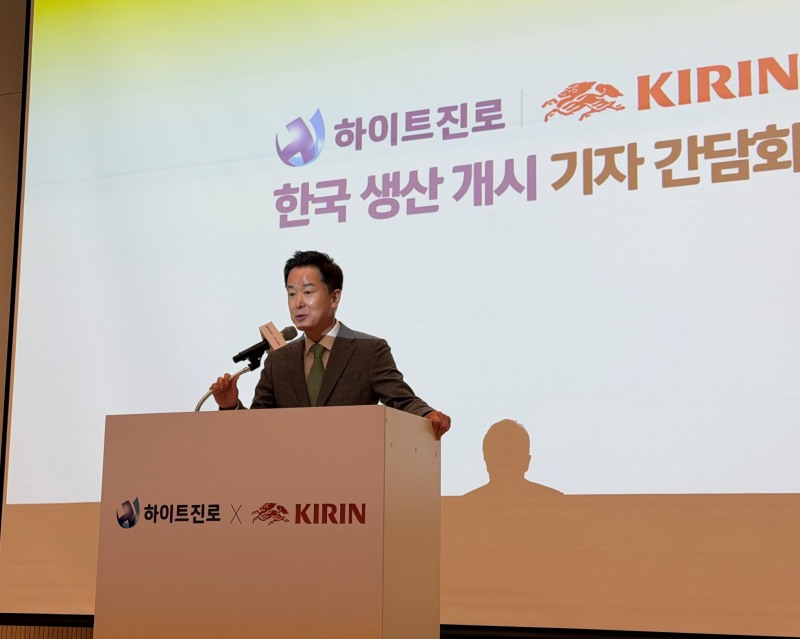 장인섭 하이트진로 대표이사가 지난 8일 경기도 용인시 하이트진로 통합연구소에서 열린 기자 간담회에서 인사말을 하고 있다. /사진=하이트진로
