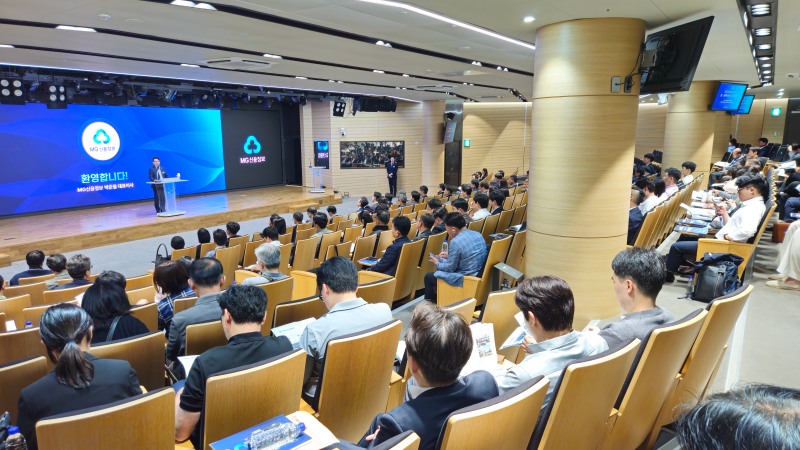 박준철 MG신용정보 대표이사가 14일 ‘2026 3차 경·공매 NPL 투자설명회’에서 환영사를 하고 있다. 사진=MG신용정보.