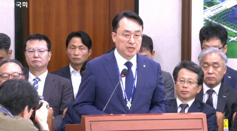 이헌욱 한국부동산원 원장이 국토위 국정감사에서 업무보고를 하는 모습. /사진=국회방송 캡처