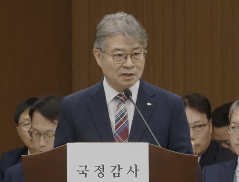 강승준 신용보증기금 이사장이 15일 국회 정무위원회 국정감사에서 업무보고를 진행하고 있다. / 사진 = 국회 인터넷의사중계 캡쳐
