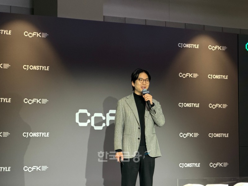 성동훈 CJ ENM 커머스부문 플랫폼본부장이 22일 서울 코엑스에서 열린 크리에이터 커머스 페스티벌 코리아 2026에서 인사말을 하고 있다. /사진=양현우 기자