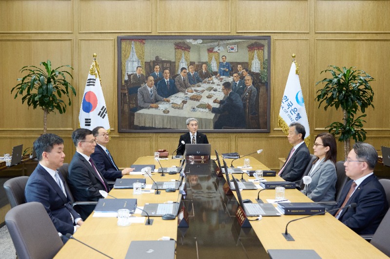 신현송 한국은행 총재가 22일 오전 서울 중구 한은에서 금융통화위원회 본회의를 주재하고 있다. 7인 체제 모습. / 사진제공= 한국은행(2026.10.22)