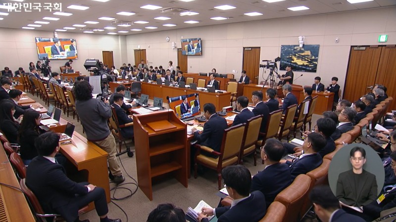 23일 국회에서 열린 국토교통위원회 종합국정감사 전경. 국토위는 주택공급과 부동산 정책, 주요 국책사업 등을 점검하는 이날 종합감사를 끝으로 올해 국정감사 일정을 마무리할 예정이다. /사진제공=국회 인터넷의사중계시스템