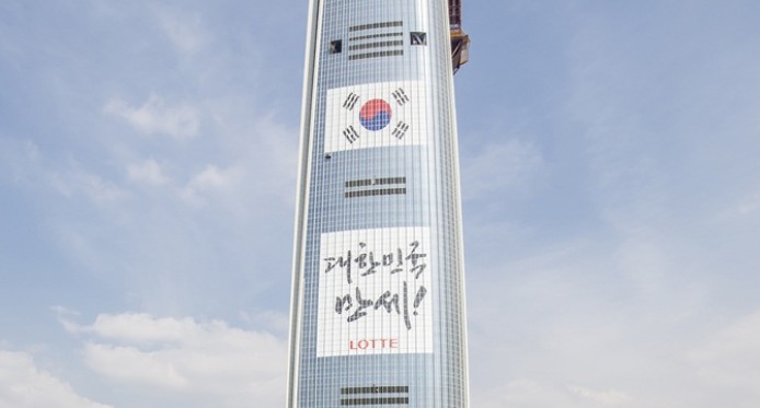 제2롯데월드 태극기, 5월 말까지만 볼수있어