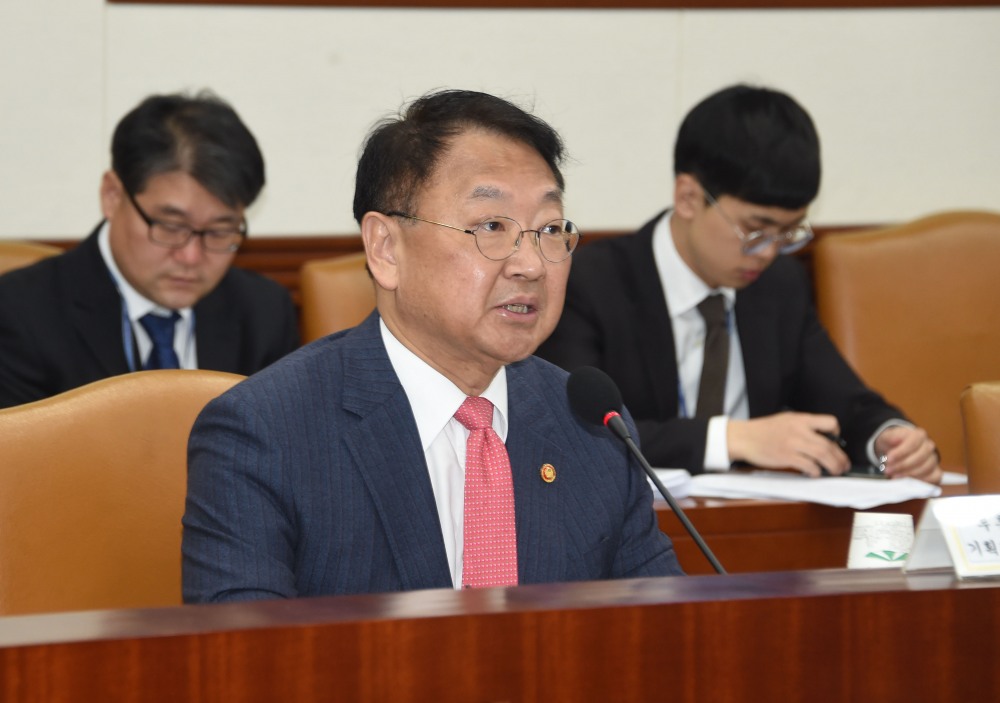 △유일호 부총리 겸 기획재정부 장관