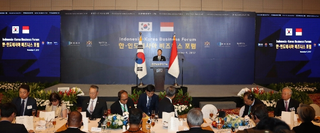 박용만 대한상의 회장이 ‘한-인도네시아 비즈니스 포럼'에서 환영사를 하고 있다. 사진=대한상공회의소.