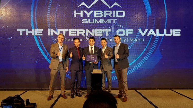 지난 5일 열린 HybridSummit 2017에서 하이브리드블록 업무제휴 협약 체결 현장.