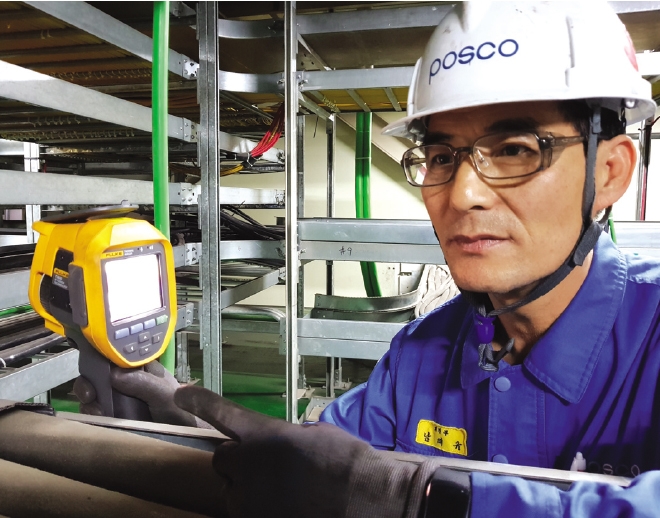 사진:남태규 명장 •1959년생 (POSCO)근속 39년•1978년 POSCO 입사•1994년 대한민국 품질명장 대통령 표창•1995년 전국품질분임조 은상 대통령 표창•1998년 올해의 포철인•2007년 대한민국철강기능상•포항제철소 2014 정비명인(제철소장)•대한민국 철강기능상 수상(2007 회장표창)