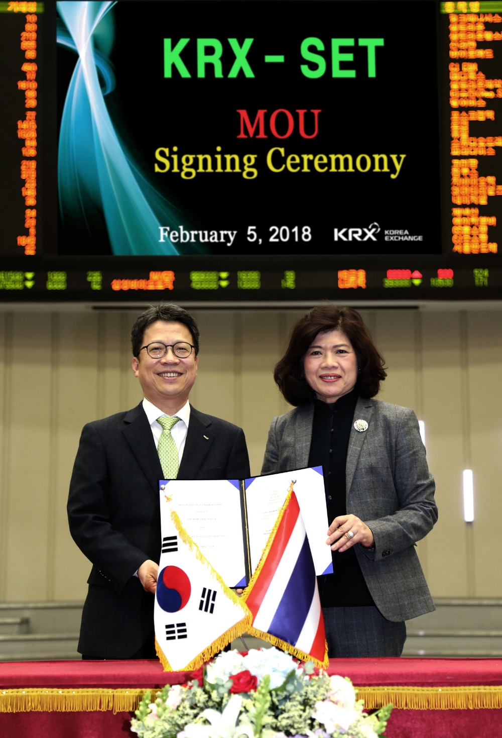 (왼쪽부터)정지원 한국거래소 이사장, 케사라 만츄스리 태국거래소 사장