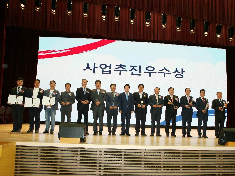 사진 우측 첫 번째부터 동서울농협 임기만 조합장, 전주농협 임인규 조합장, 경북 구미농협 김영태 조합장. 서울 송파농협 이한종 조합장