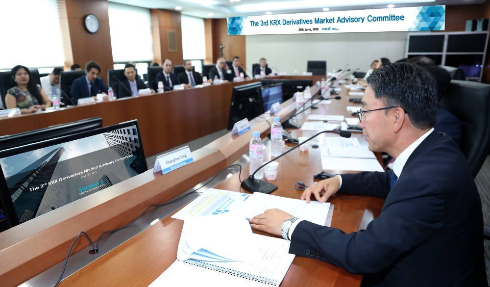 정창희 한국거래소 파생상품시장본부장이 파생상품시장 글로벌 자문위원회의에 앞서 인사말을 하고있다. 사진=한국거래소