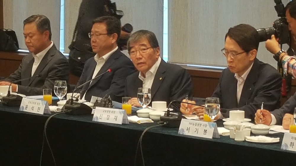 △은행연합회에서 열린 윤석헌 금융감독원장과 보험사 CEO들의 조찬간담회에서 윤석헌 원장이 인사말을 전하고 있다. / 사진=장호성 기자