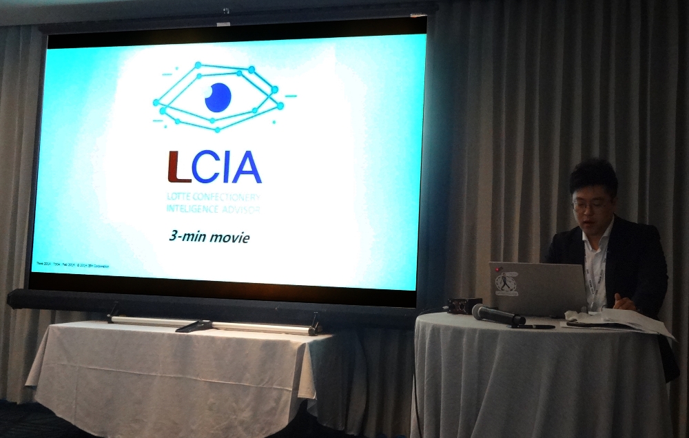 롯데제과 EC마케팅담당 김정혁매니저가 엘시아를 발표하고 있다. /사진제공=롯데제과